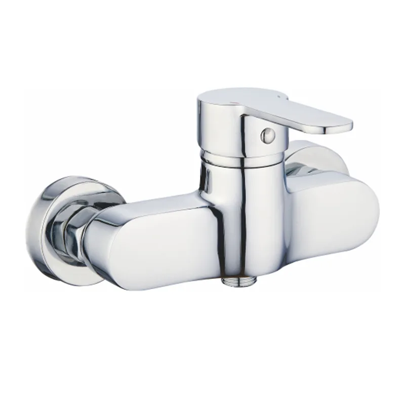 隠された自立型浴槽蛇口